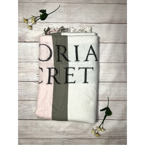 Victoria Secret Throw Blanket - Picture 9 of 15